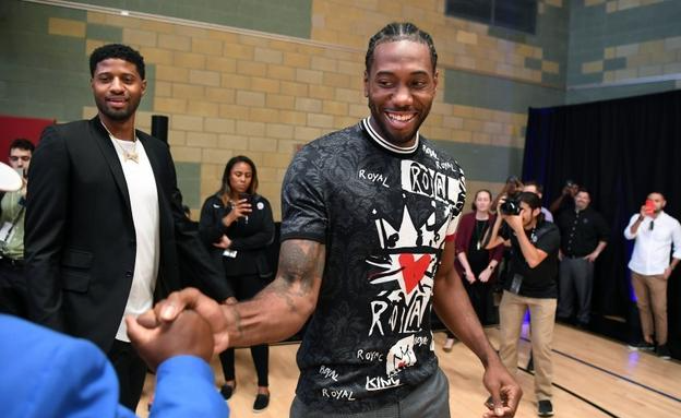 懂球帝海报：十载白巷，东方之光（懂球帝海报：白巷十年，东方耀辉）