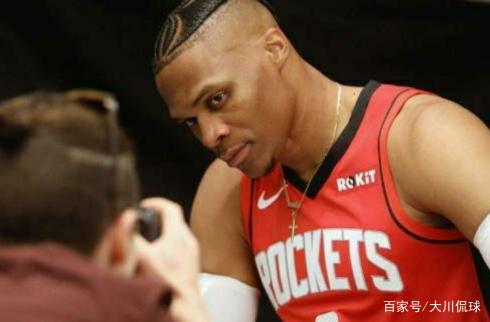 瓦诺利：向球员们今天的表现致敬，我们必须更好地支援基恩（瓦诺利赞扬球队今日表现：当务之急是给予基恩更多支援）