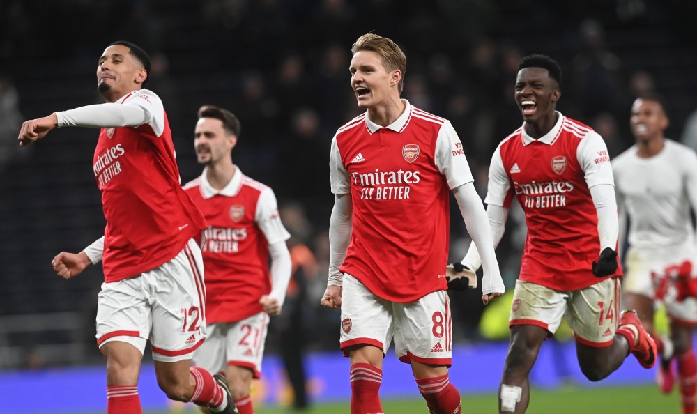 哈登快船生涯助攻来到1466次，升至队史第六位（哈登快船生涯助攻累计1466次，排名队史第六）