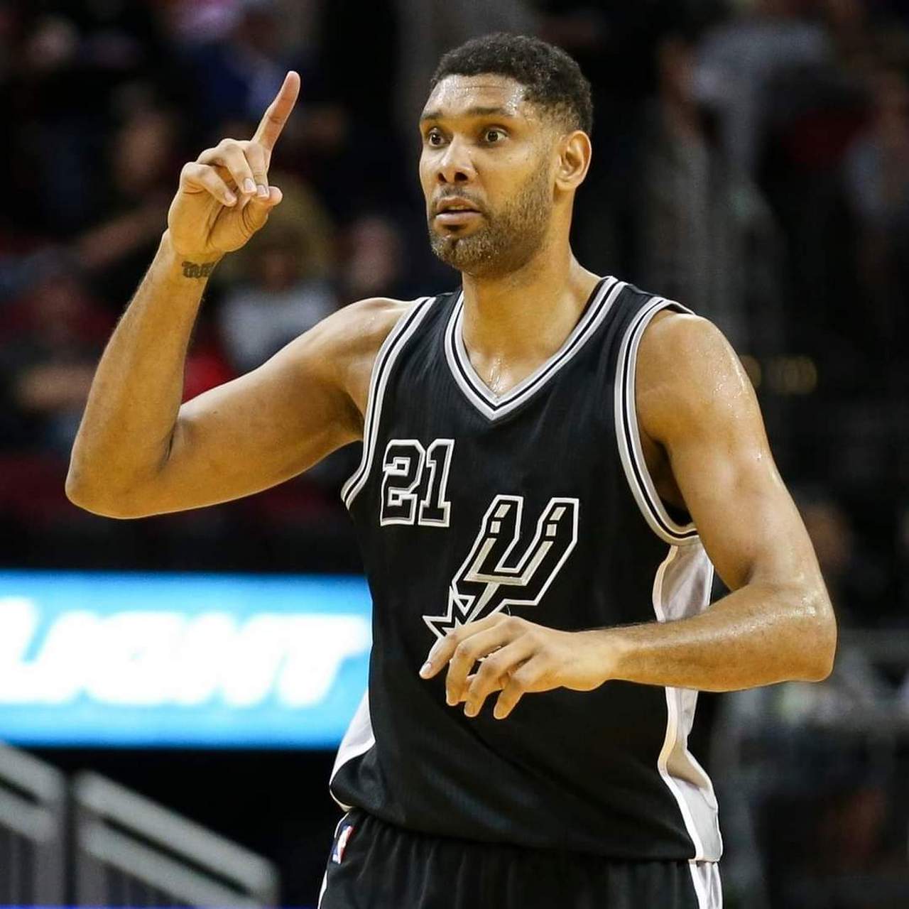 孙兴慜加盟洛杉矶FC首赛季数据：13场比赛12球3助攻（加盟洛杉矶FC首季，孙兴慜13战12球3助攻）