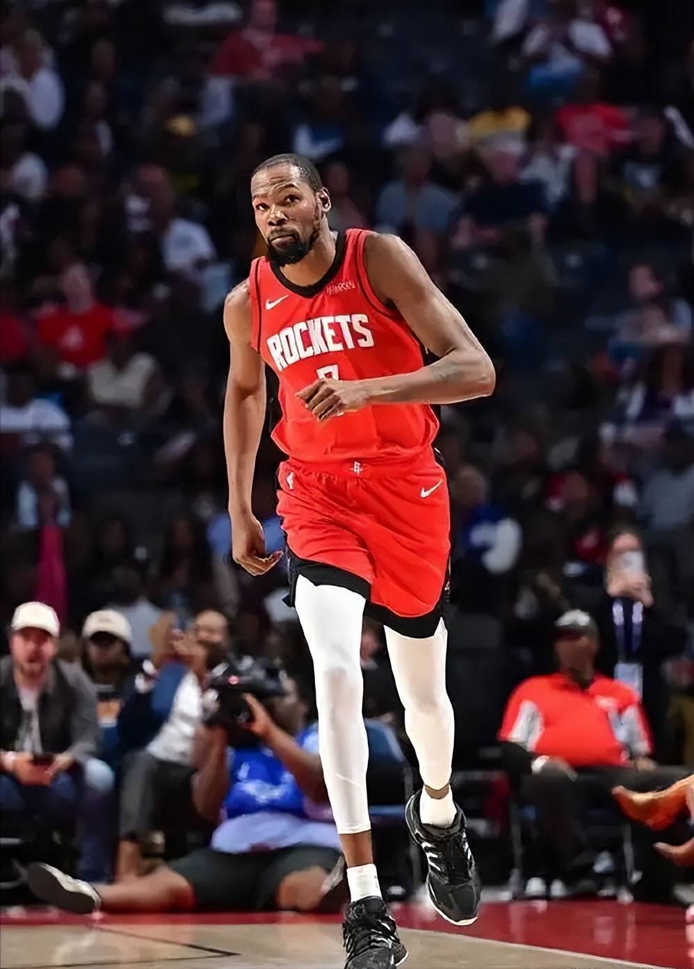 哈兰德单场五球震撼世界（哈兰德独中五元，惊艳足坛）