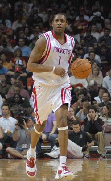 麦迪逊、范德芬4人出席中国香港行活动，指导中小学生踢球（麦迪逊携范德芬等四将亮相中国香港行，走进校园教中小学生踢球）