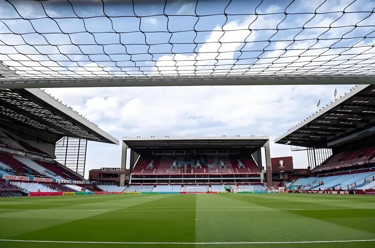 李霄鹏：希望球队能发挥出应有水平，明天奉献一场精彩的比赛（李霄鹏：盼球队打出应有水准，明日献上精彩一战）