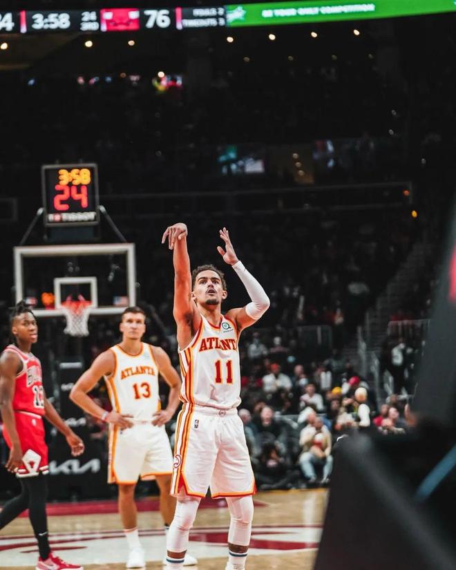 早报：皇马主场翻车，那不勒斯登意甲榜首（晨报：皇马主场失利，那不勒斯领跑意甲）